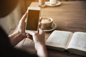 Frases bíblicas no celular